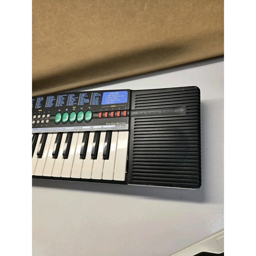 Casio SA-21 Electric Synth Keyboard Portable 100 Sound Tone Bank Dual Speakers